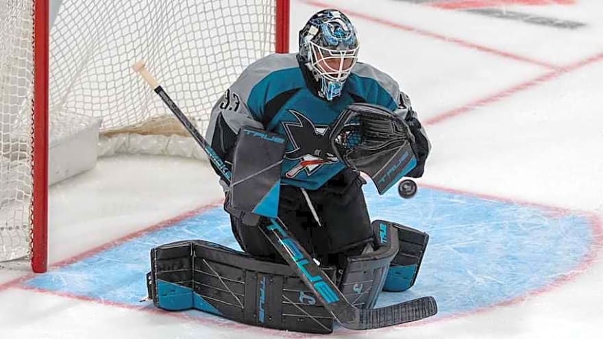 Sharks Extend Veteran Goalie