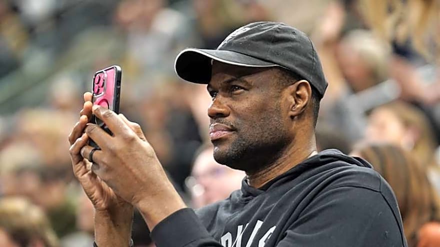 San Antonio Spurs Send Message To NBA Legend David Robinson