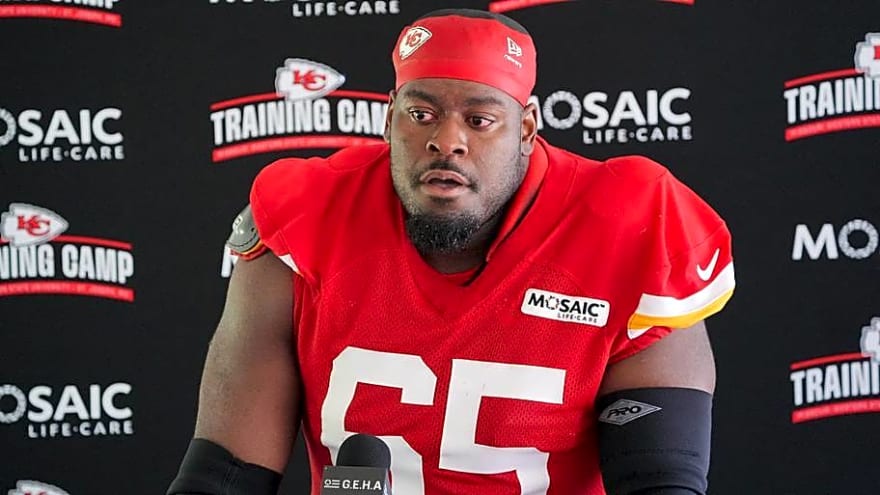 Andy Reid, Chiefs Remain Cautious About Trey Smith’s Hip Injury
