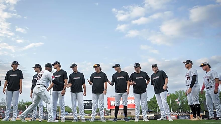 Astros Prospects Turning Heads as 2 Young Bats Break Out in Fayetteville