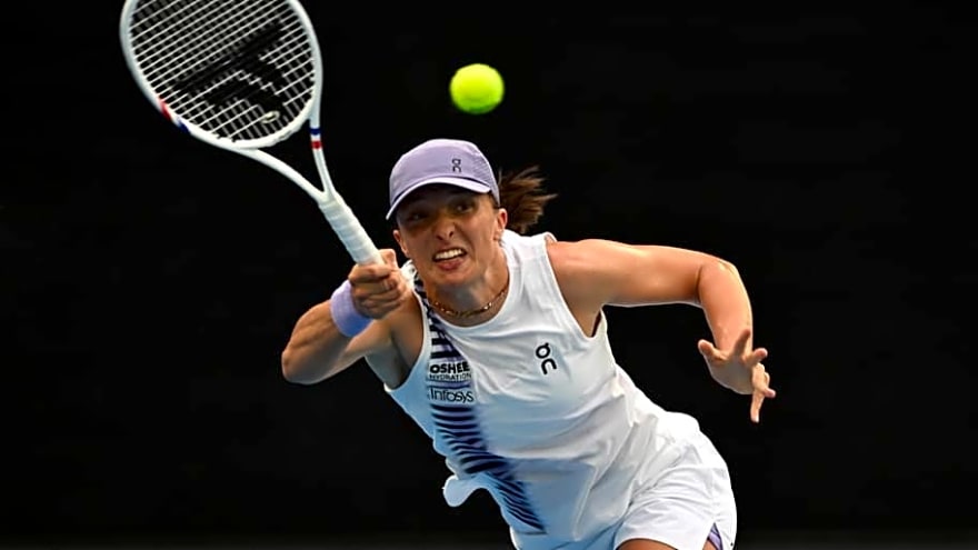 Iga Swiatek Got Annoyed With Her Kit at Australian Open