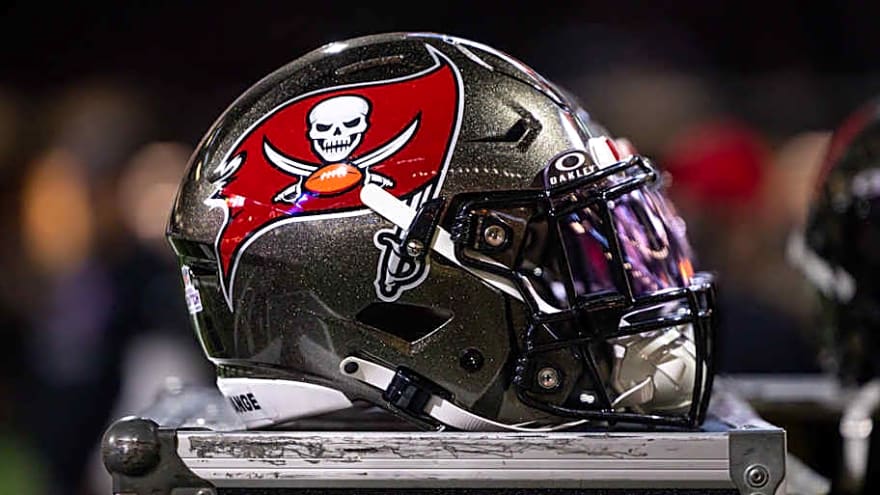 Injured Buccaneers rookie officially lands on IR, ending season