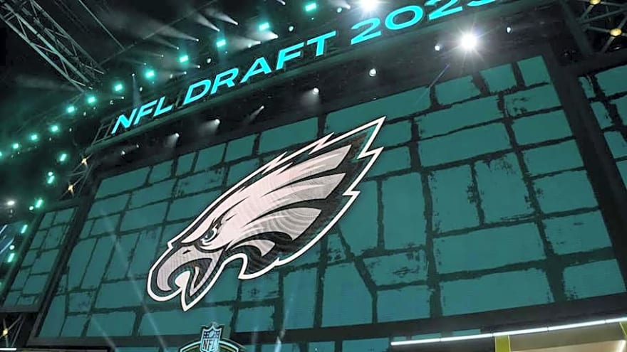 Eagles Linked To Ex-Patriots, Ravens Pro Bowler