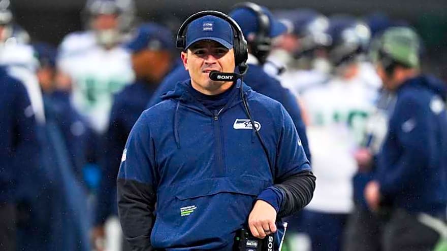 Mike Macdonald zigs instead of zags on first drive, Seahawks suffer result