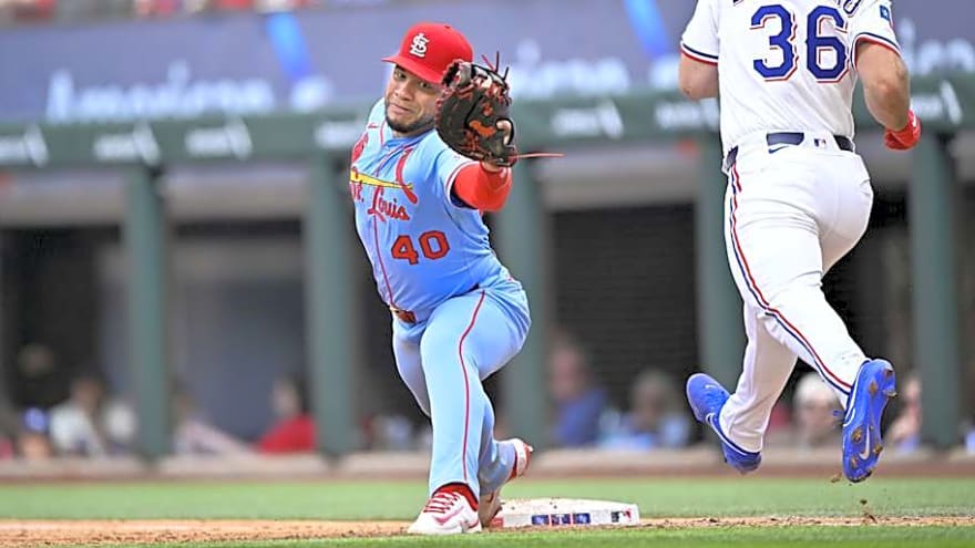 St. Louis Cardinals&#39; Willson Contreras Exchanges Words With Milwaukee Brewers Dugout