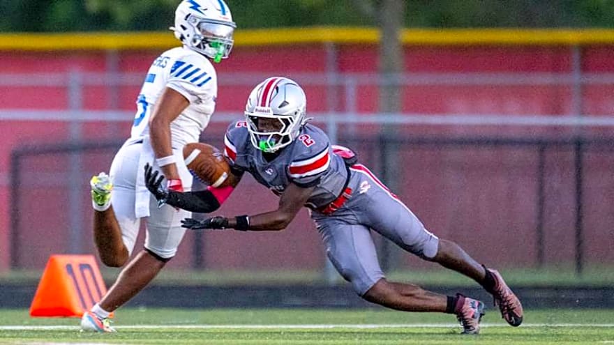 Early Signing Day: Fluid cornerback Carsen Eloms signs with the Wisconsin Badgers