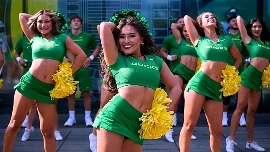 Oregon Ducks Fans Color To Wear vs. USC Trojans In Rivalry Showdown