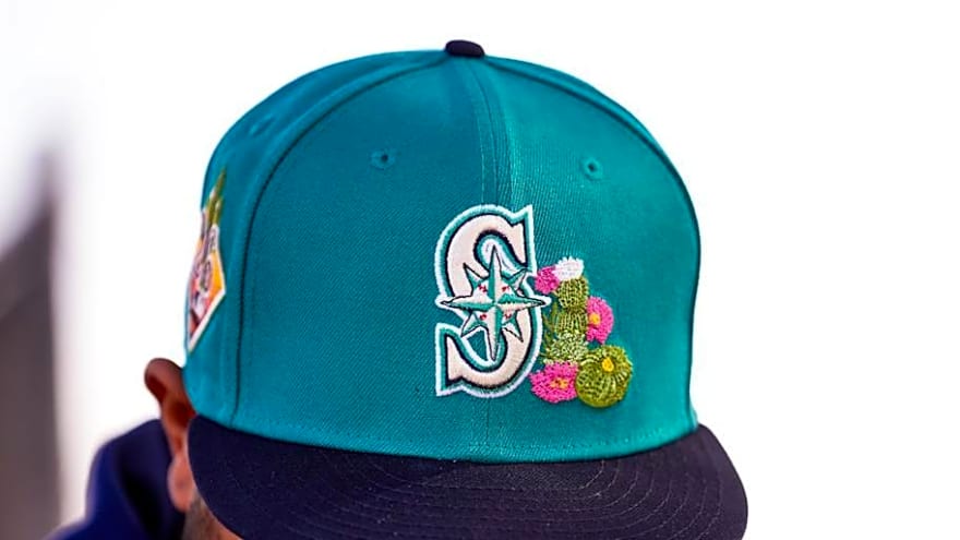 Top Mariners Pitching Prospect Dazzles Early in Spring Training