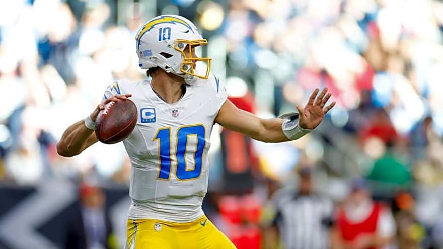 Chargers&#39; Justin Herbert is giving NFL fans serious Peyton Manning flashbacks