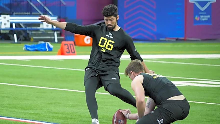 Giants’  Kicker Ben Sauls Poses a Unique Set of Challenges