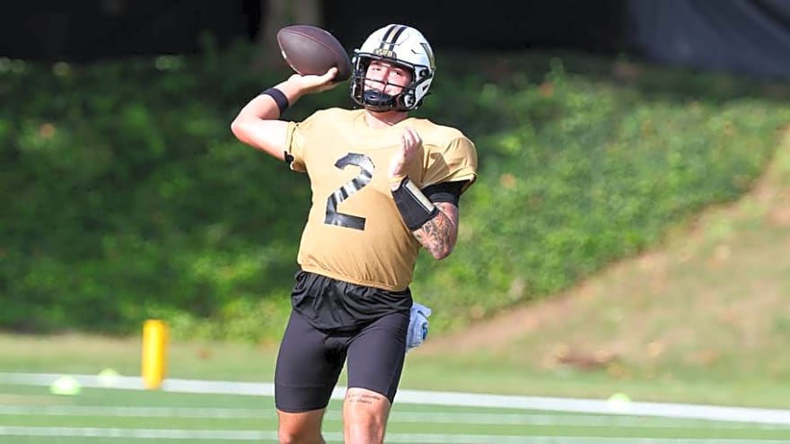 There's A Right Option In Vanderbilt Football's Quarterback Battle, And Clark Lea Should Know That.