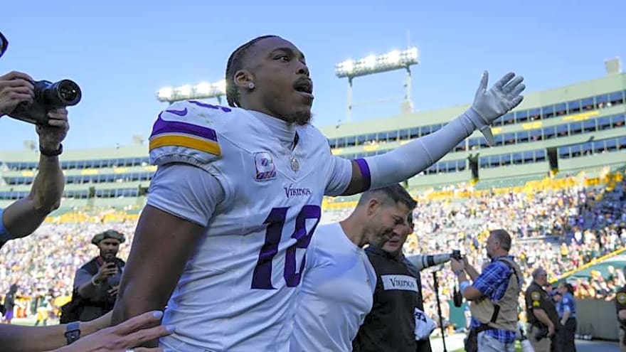 Vikings score predictions for Week 12 border battle with Packers