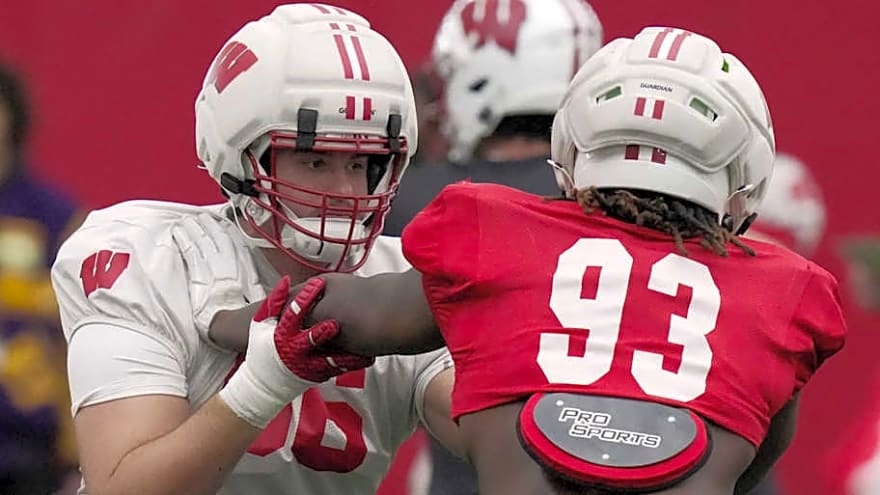 Wisconsin Badgers offensive lineman enters transfer portal hours before it closes