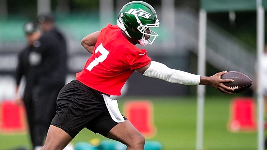 Clearing the Air on Jets' QB Depth Chart as Training Camp Buzz Grows Louder