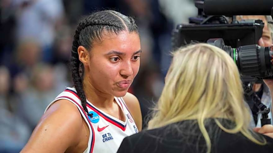 UConn HC Makes Strange Adjustment After Azzi Fudd’s Slump