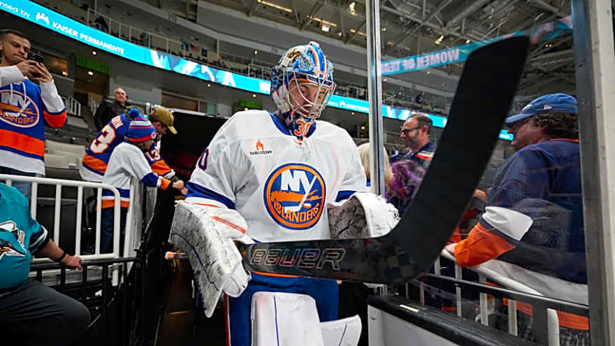 Islanders Goalie Has No Plans to Leave