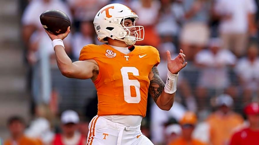 Tennessee vs. Illinois prediction: Who wins the Music City Bowl, and why?