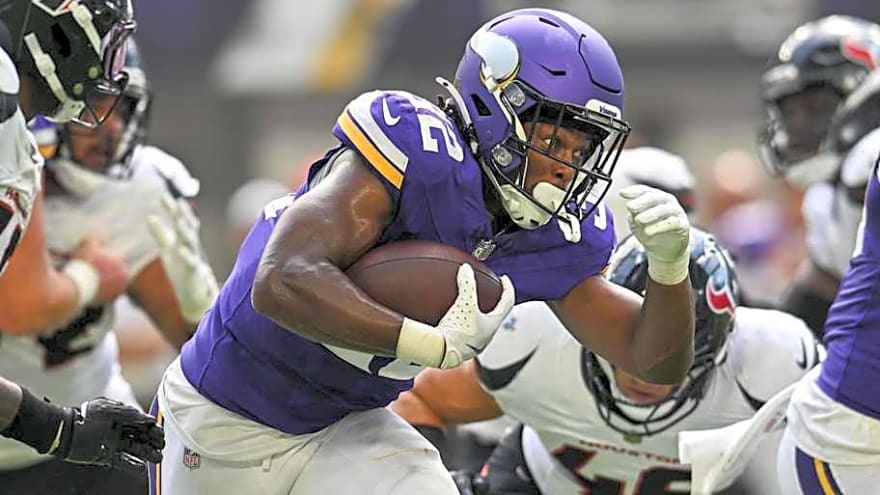 Vikings make a pair of roster moves, including a wide receiver addition