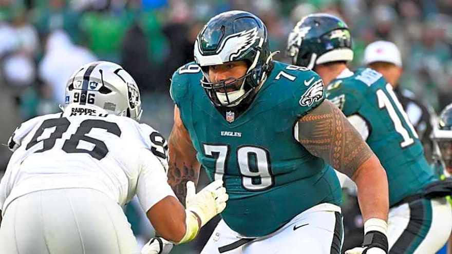 Matt Pryor Heads West: Veteran OL Leaves Eagles for Cardinals 