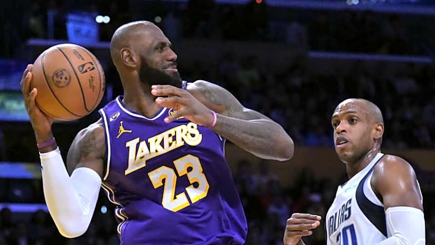 3 Overreactions as Mavericks Lose 9th Straight, Lakers' LeBron James Drops Triple-Double
