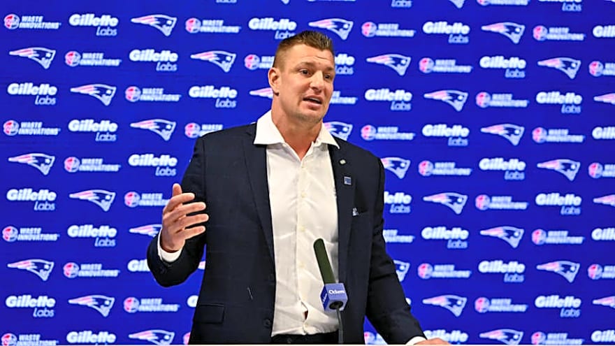 Rob Gronkowski shows love to the Bears (while shading the Packers)