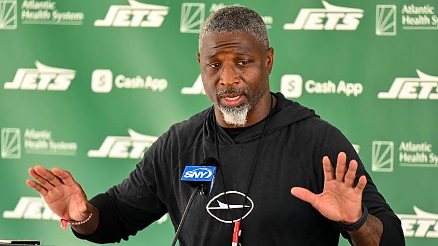 Jets Players Are All Saying the Same Thing About Aaron Glenn at OTAs