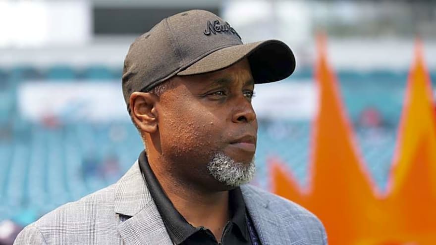 Cleveland Browns meet with former NFL GMs, prove they're ready for changes in 2026