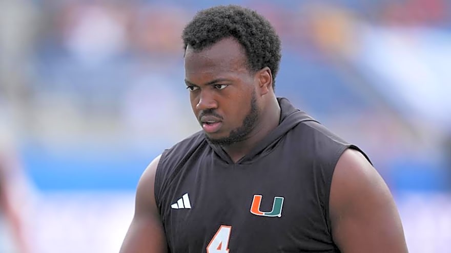 3-Round Cowboys Mock Draft Double-Dips at EDGE, Adds 'Long, Smooth' CB