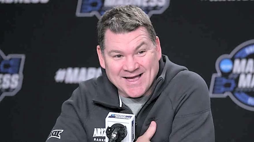 Tommy Lloyd Analyzes Team Ahead of First Exhibition
