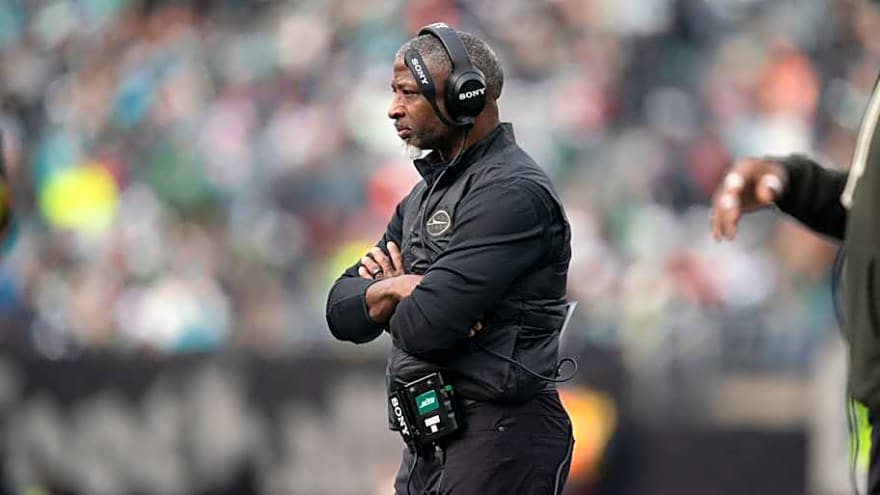 Aaron Glenn Reveals What Will Decide the Jets’ Week 15 QB