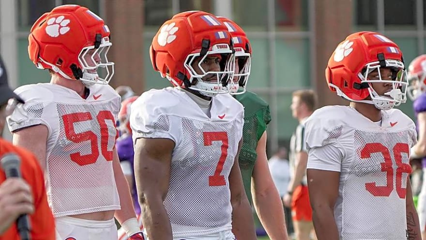 Dabo Swinney Names Two Linebackers Who Have Separated Themselves Behind Sammy Brown