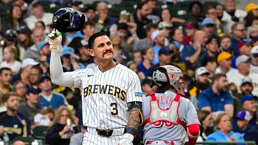 Brewers Remaining Cautious With Injured Veteran Ahead Of NLDS