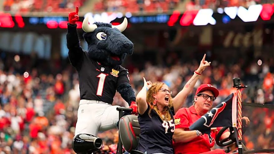 Texans mascot &#39;Toro&#39; set to earn unique and well-deserved distinction this December
