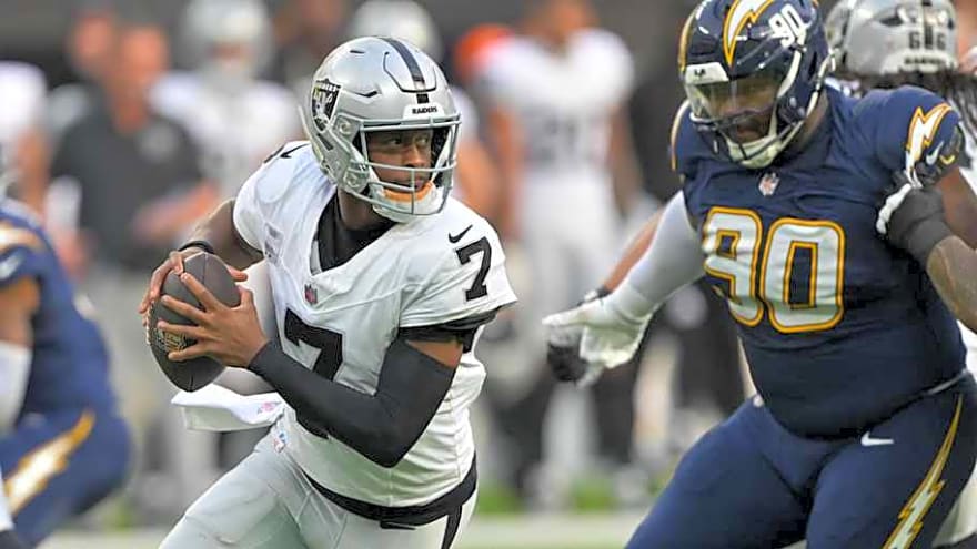 Raiders, Geno Smith Run Into These Issues vs. Chargers — Again