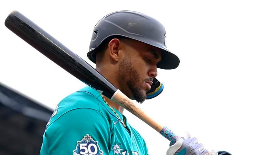 Mariners Are Creating a Trade Deadline Mess by Letting the AL West Stay Alive