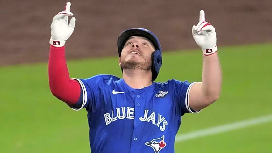 Fantastic 2025 Campaign Boosts Blue Jays Catcher Alejandro Kirk’s Ranking for 2026