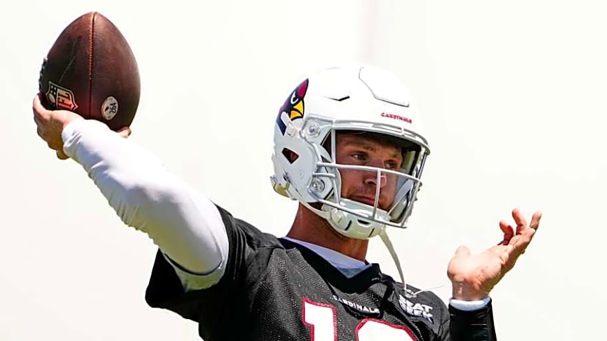 Commanders Sign Cardinals QB
