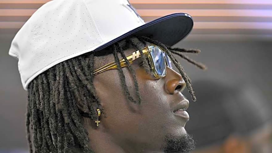 DeMarvion Overshown injury delivers another blow to wounded Cowboys defense