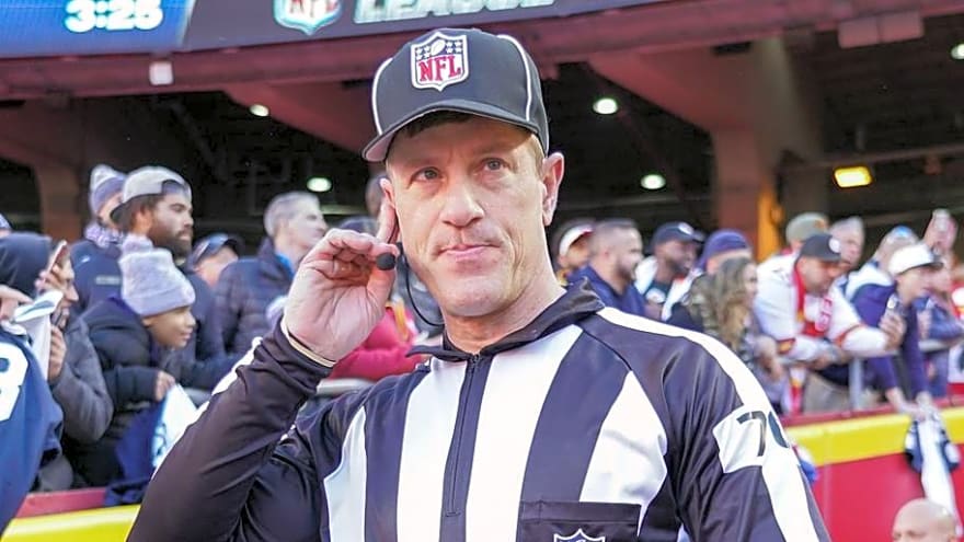 What to Expect From Alan Eck's Officiating Crew in Giants-Titans Week 3