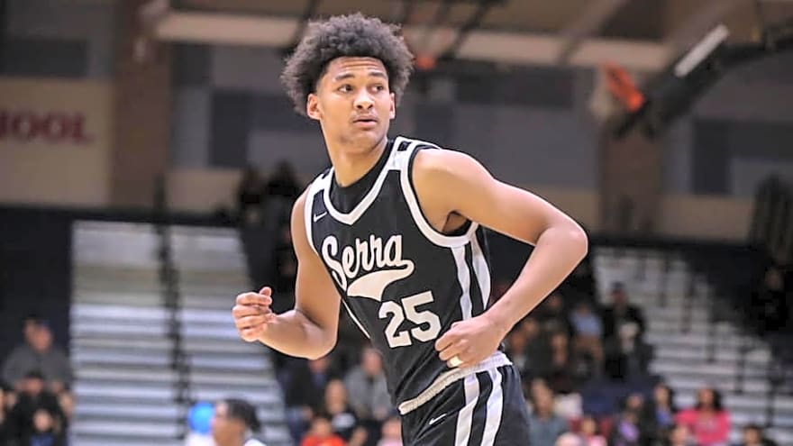 Illinois Basketball Offers Maximo Adams, a Top-50 Prospect From Class of 2026