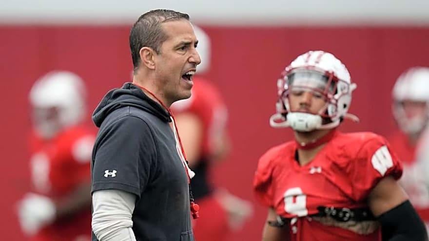 Wisconsin Badgers rank just outside of Top 25 in Phil Steele&#39;s preseason college football poll