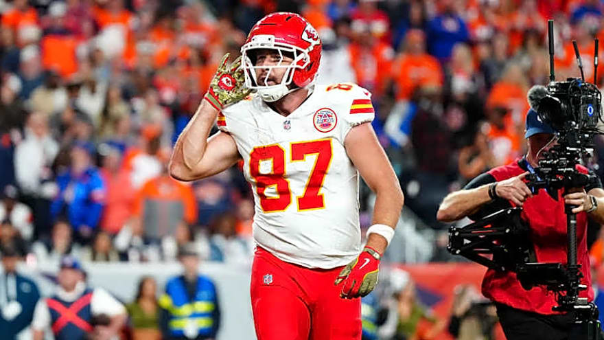 Three Pivotal Matchups to Watch For in Colts vs. Chiefs