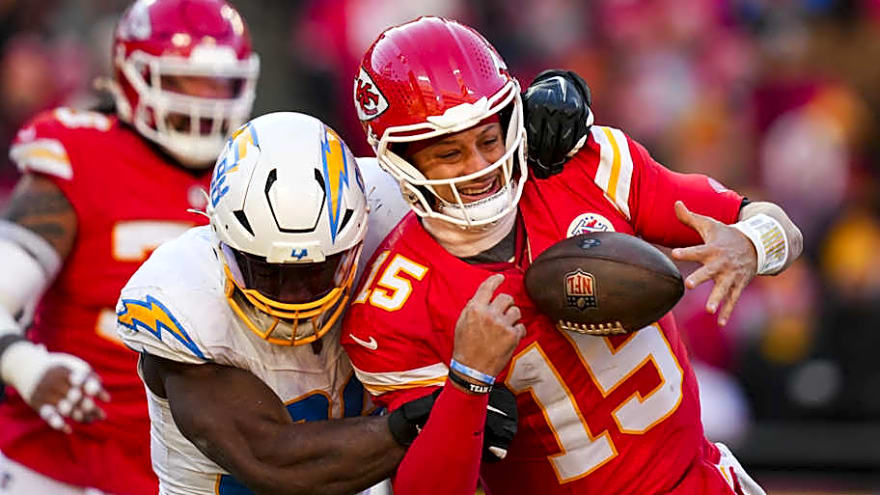 Odafe Oweh's 'Untapped Upside' Is Why Chargers Need To Fend Off Ravens In Free Agency