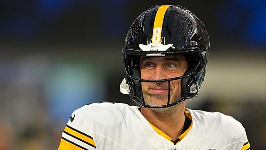 Aaron Rodgers Sends Signal to Cameras Before Steelers vs Bears Game