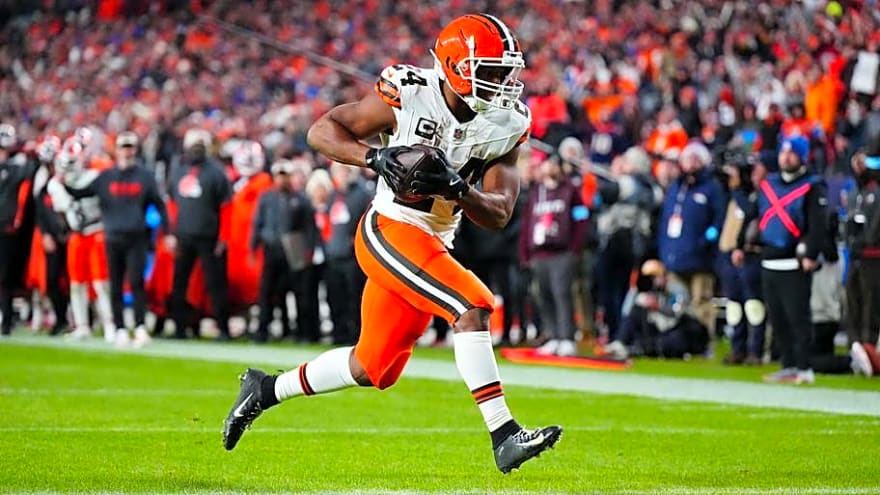 Browns Ownership Sends Message To Nick Chubb Following His Retirement