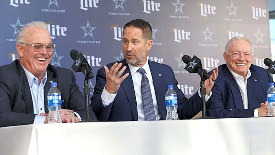 Cowboys Insider Not Pressing Panic Button on Massive Linebacker Void