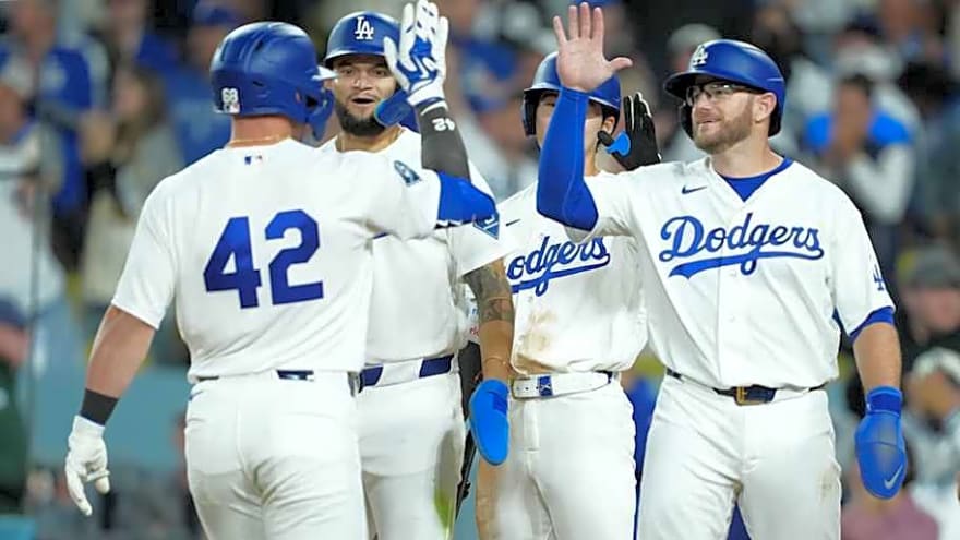 Dodgers' Dave Roberts Has No Plans to Move Hottest Hitter Up in Lineup