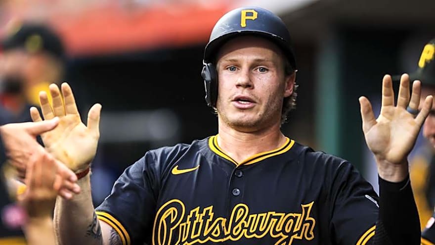 Pirates DFA Long-Time Outfielder