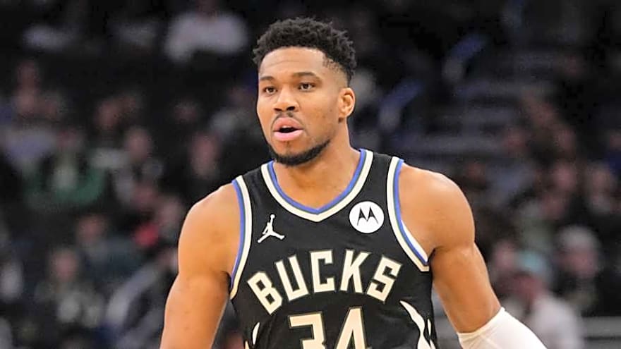 WWE Announcer Wants Giannis Antetokounmpo on the Knicks