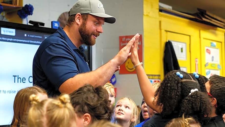 Bengals Center Ted Karras Has a Message, and Request, for Cincinnati Fans After Second Man of the Year Nomination